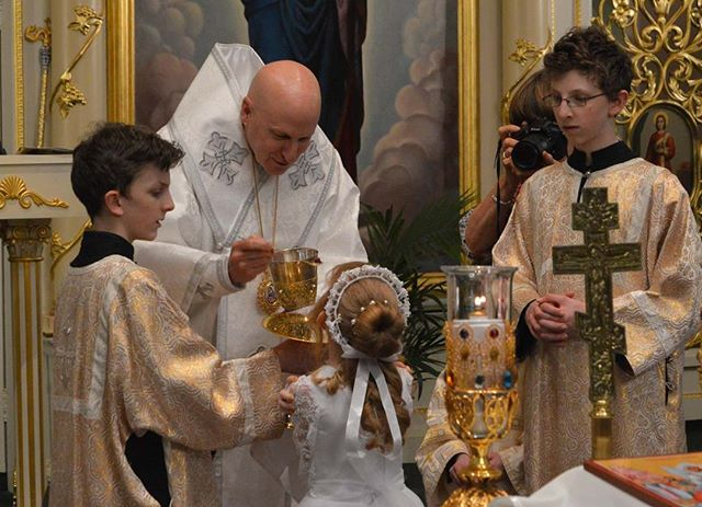 Interior de uma catedral gótica medieval